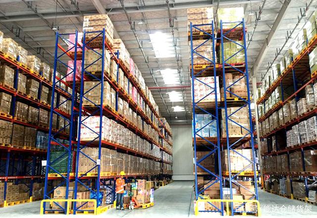 商超配送中心常用倉庫貨架與倉儲設(shè)備解析